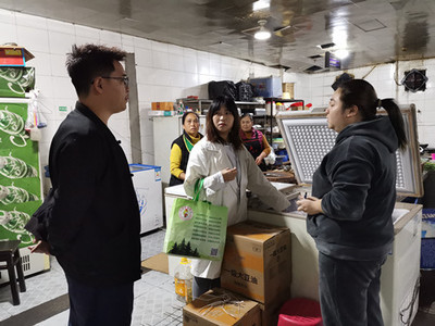 石棉縣市場監督管理局突擊檢查經營冷鏈食品的重點餐飲服務單位