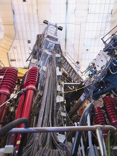 擺設(shè),歐洲,歐洲人,僅一個(gè)男性,僅一個(gè)人,僅一個(gè)中年男性,陰影,電力